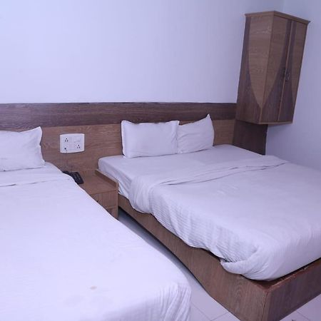 Hotel Kewal Inn Jālgaon Kültér fotó