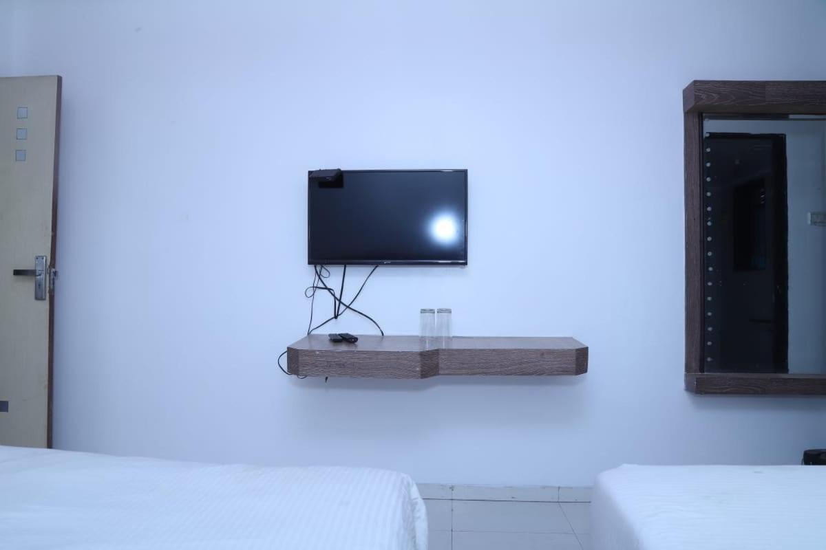 Hotel Kewal Inn Jālgaon Kültér fotó
